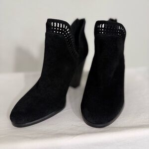 Vince Camuto NWOT Black Ankle Booties with Chunky Heel